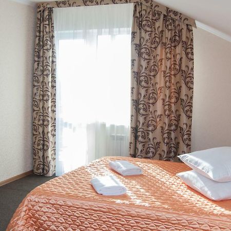 Veles Hotel Brovary Exterior foto