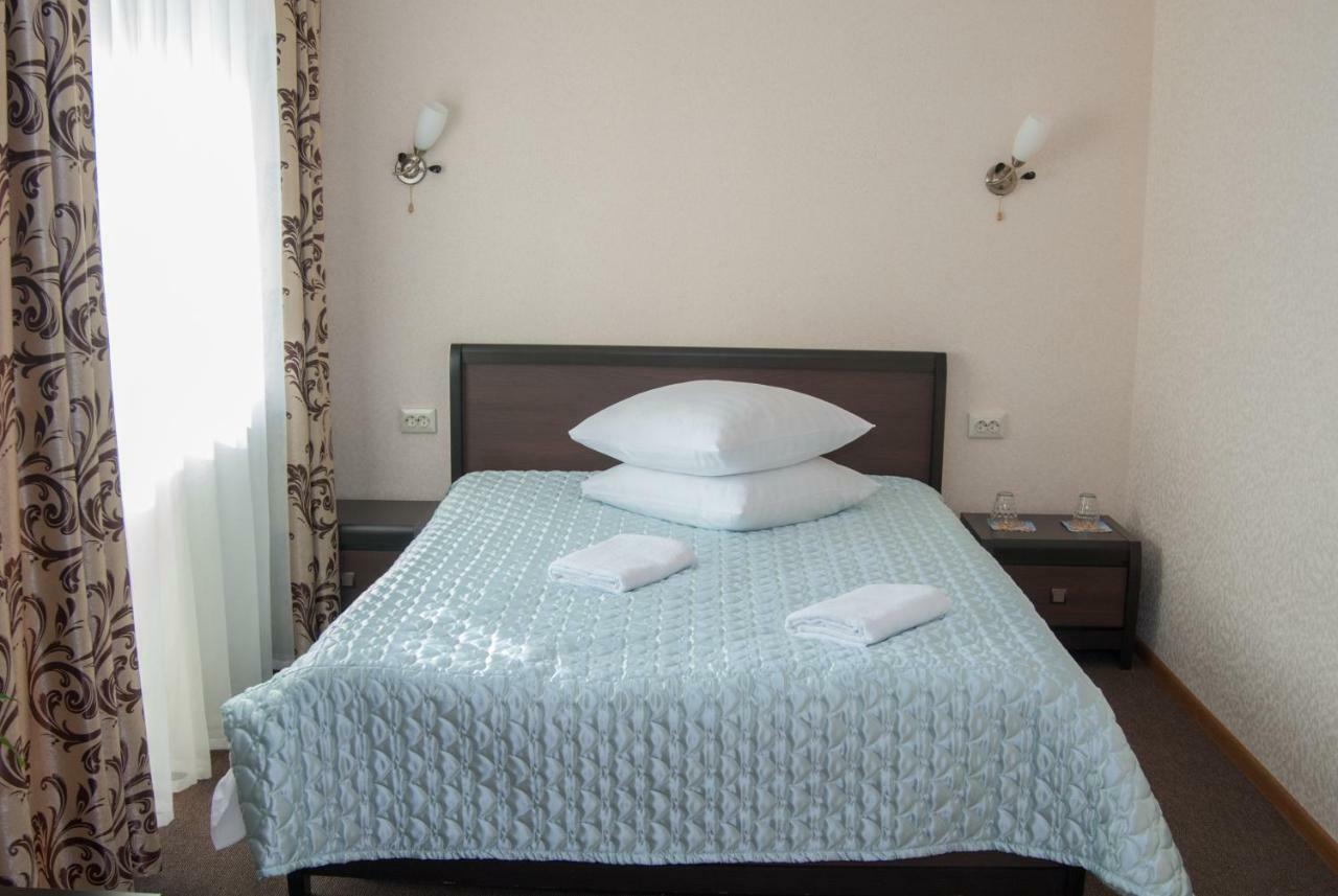 Veles Hotel Brovary Exterior foto